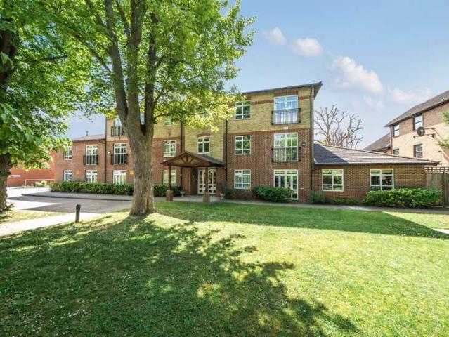 Flat for sale in Wallington, Greater London