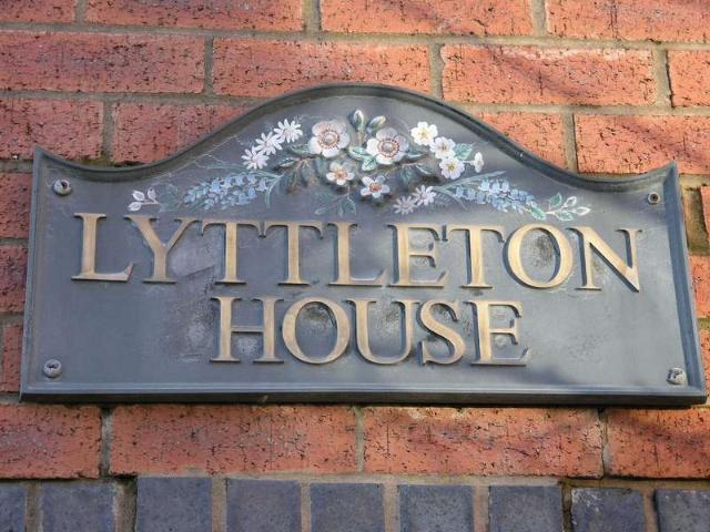 Flat for sale in Halesowen, West Midlands