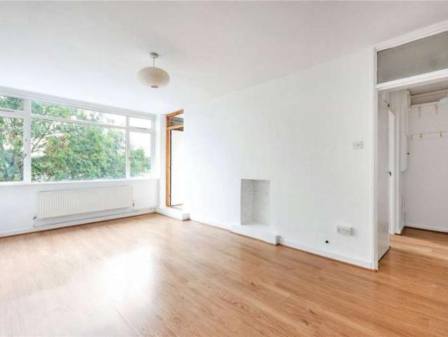 Flat for sale in Islington, Canonbury