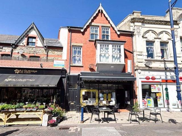 Flat for sale in Porthcawl, Nottage