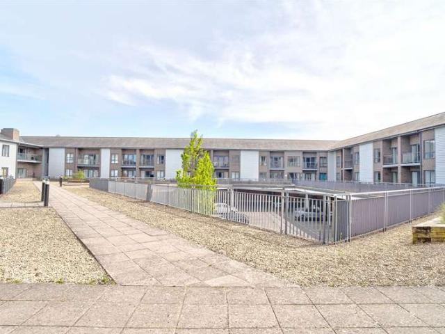 Flat for sale in Rodbourne, Swindon