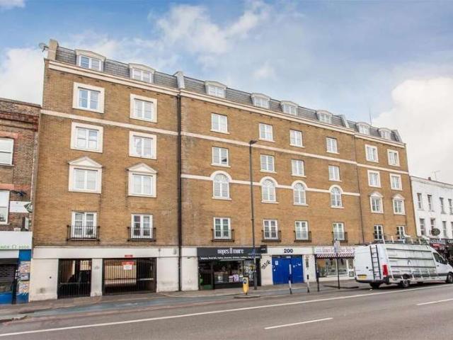 Flat for sale in Stepney, Greater London