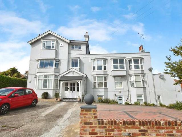 Flat for rent in Upton, Acol