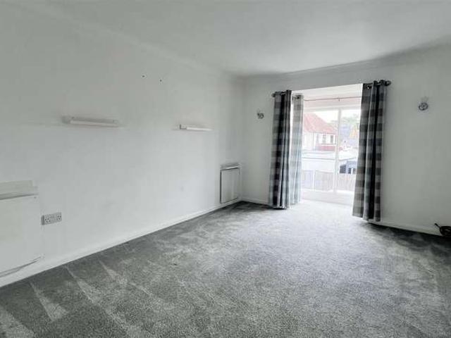Flat for rent in Hook Green, Hamerton