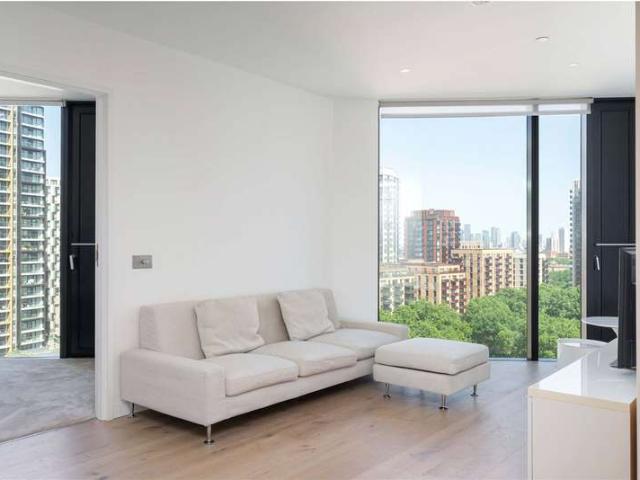 Flat for sale in Elephant and Castle, Greater London