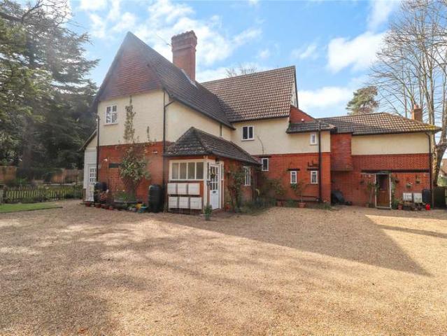 Flat for sale in Sheerwater, Woking
