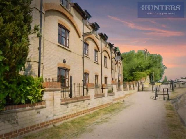Flat for sale in Little Munden, Colliers End