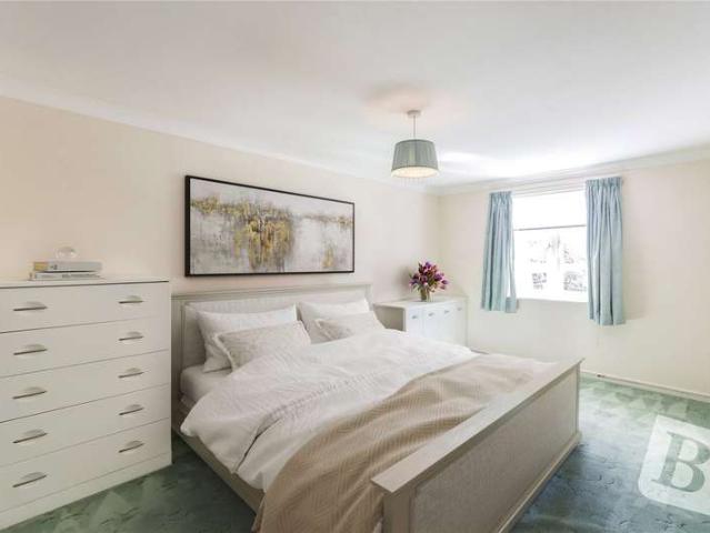 Flat for sale in Rush Green, Greater London