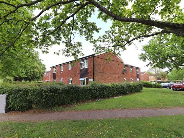Flat for sale in Fishers Green, Shephall