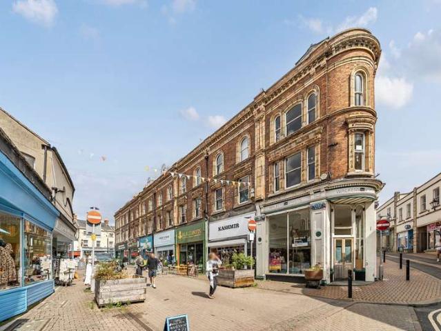 Flat for sale in Stroud, School House
