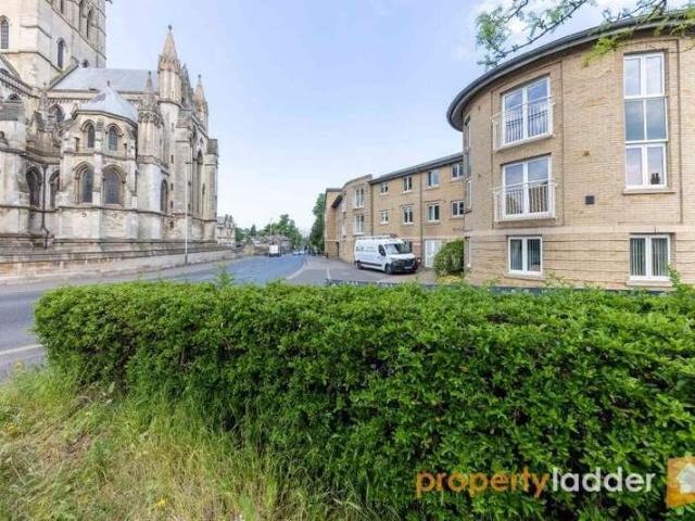 Flat for sale in Heigham Grove, East Bank