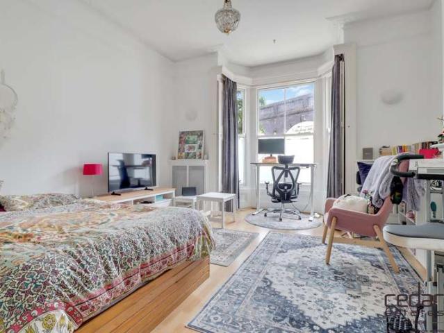 Flat for sale in Kilburn, Greater London