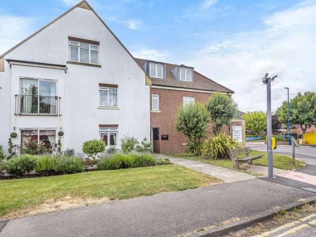 Flat for sale in Selsey, Chichester