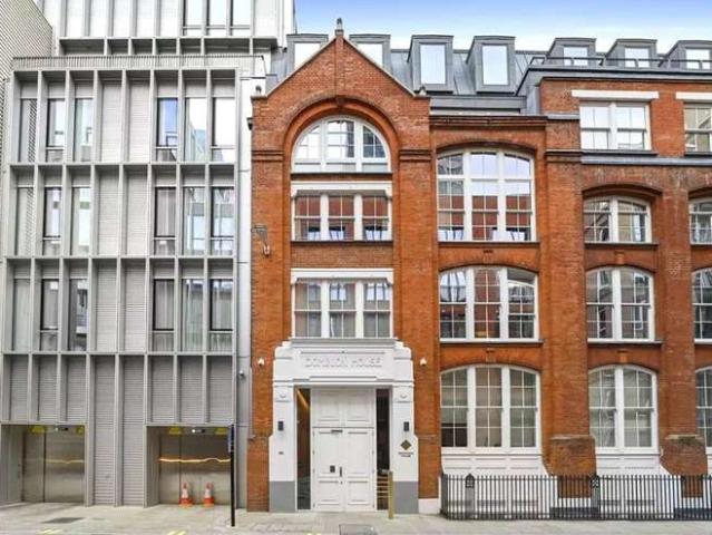 Flat for sale in West Smithfield, Lyons