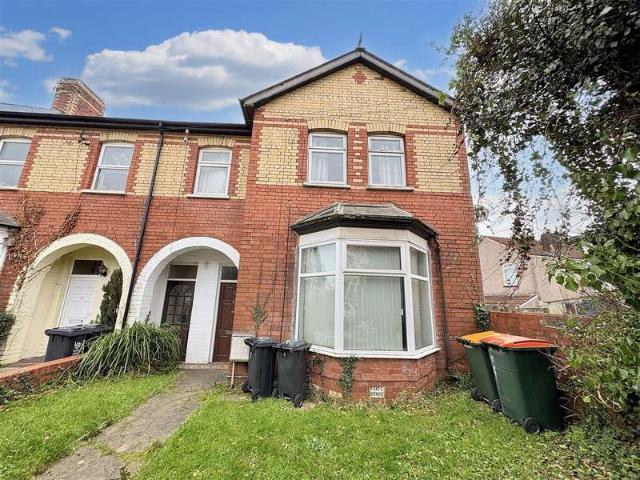 Flat for sale in Allt-yr-yn, Wales
