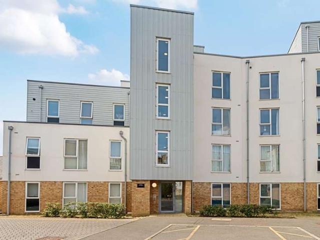 Flat for sale in Row Town, Surrey