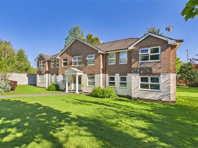 Flat for sale in Old Dean, Heol-las