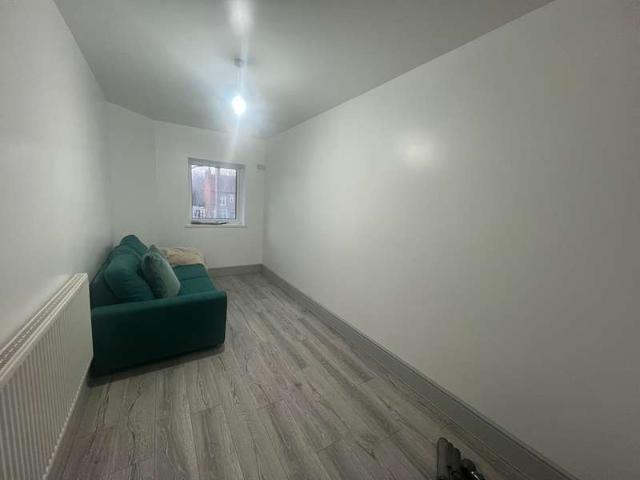 Flat for rent in Hall Green, West Midlands