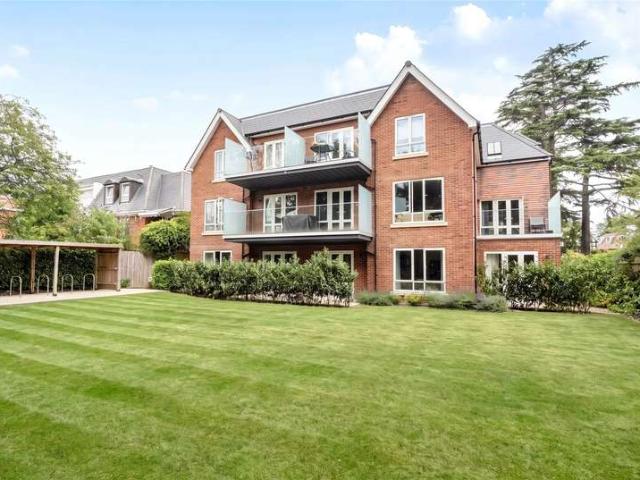 Flat for sale in Gerrards Cross, Denham