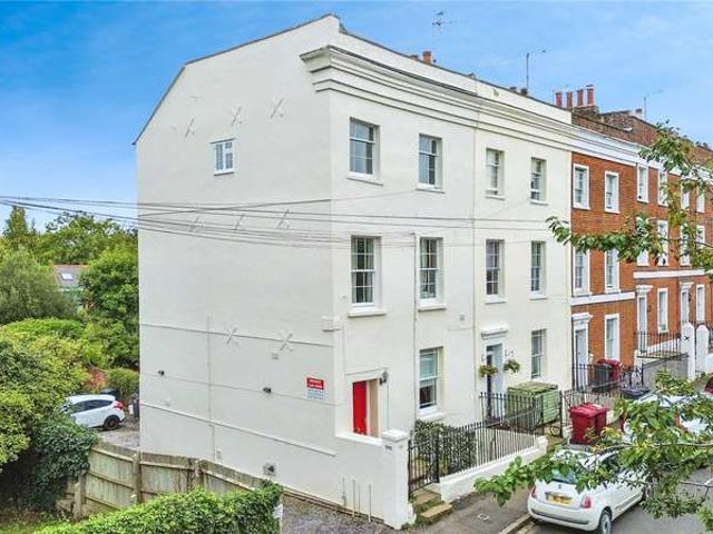 Flat for sale in Reading