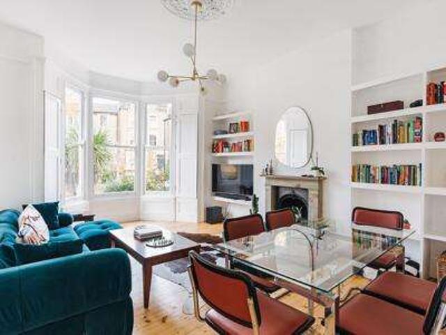 Flat for sale in Shacklewell, Greater London