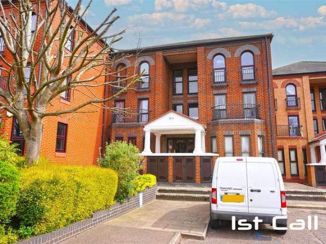 Flat for sale in Kursaal Estate, Alton Barnes