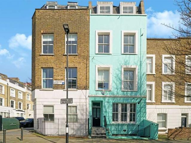 Flat for sale in Holloway, Greater London