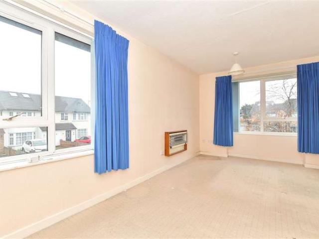 Flat for sale in South Hornchurch, Greater London