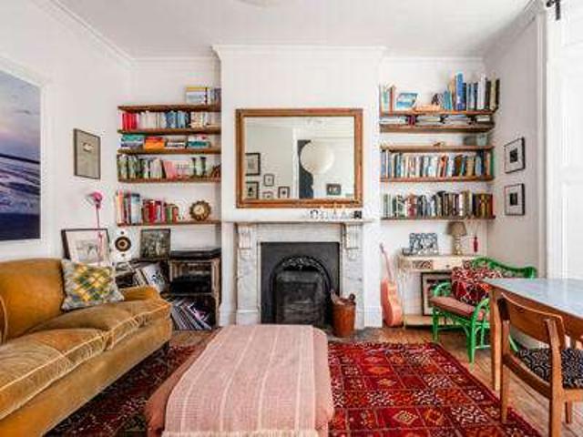 Flat for sale in London Borough of Hackney, Greater London