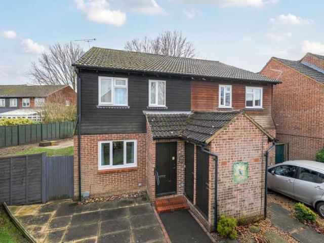 Flat for sale in Horsell, Woking