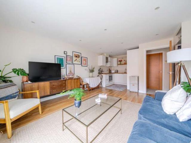 Flat for sale in Guildford Park, Westborough