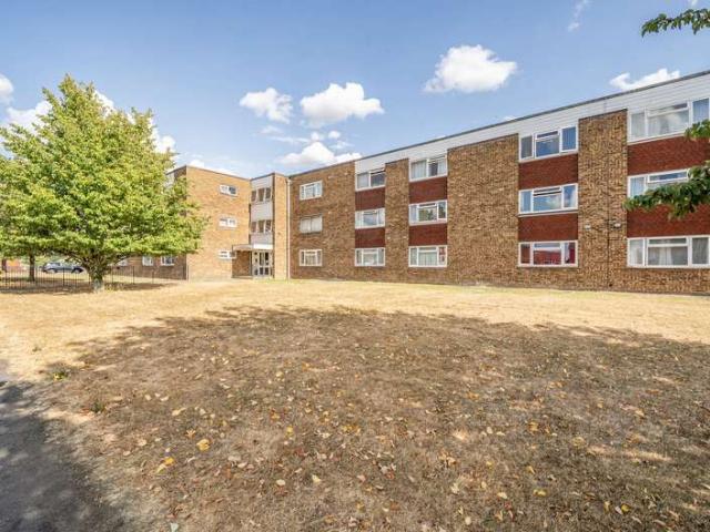 Flat for sale in Bedgrove, Aylesbury