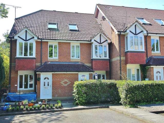 Maisonette for sale in Woking, Surrey