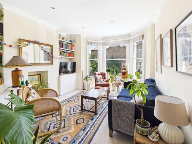 Flat for sale in Herne Hill, Greater London
