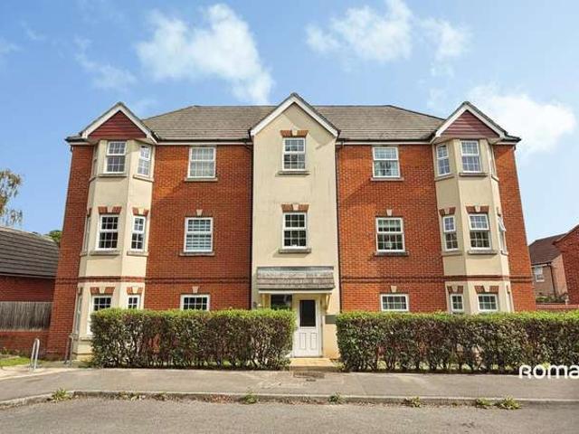 Flat for sale in Tadley, Basingstoke and Deane