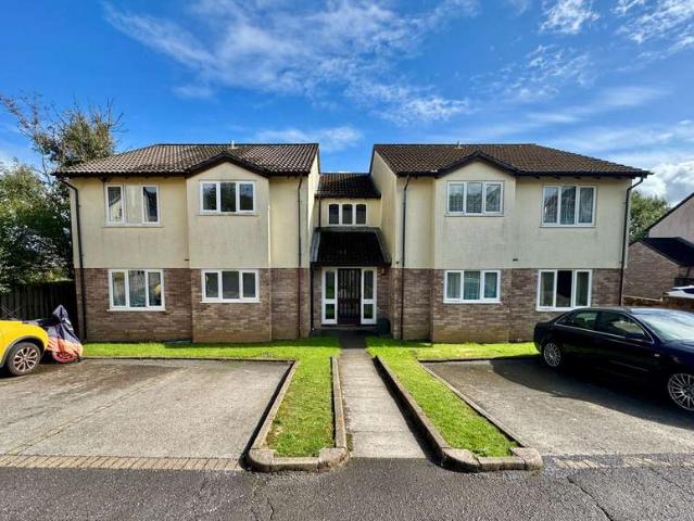 Flat for sale in Bickleigh, Strode