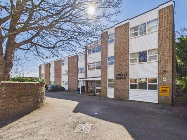 Flat for sale in Worthing, West Sussex