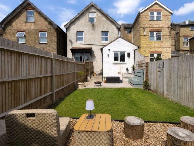 Flat for sale in London Borough of Croydon, Greater London