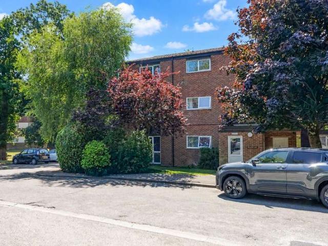 Flat for sale in Highwood, Horsham