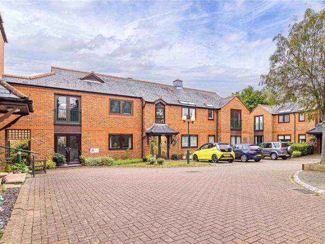 Flat for sale in Pouchen End, Hertfordshire