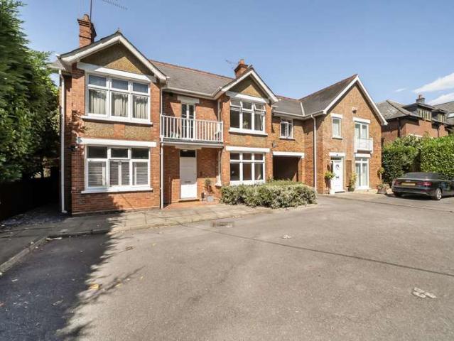 Flat for sale in Winkfield