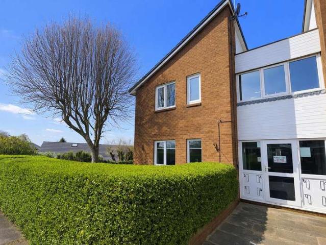 Flat for sale in West Yorkshire