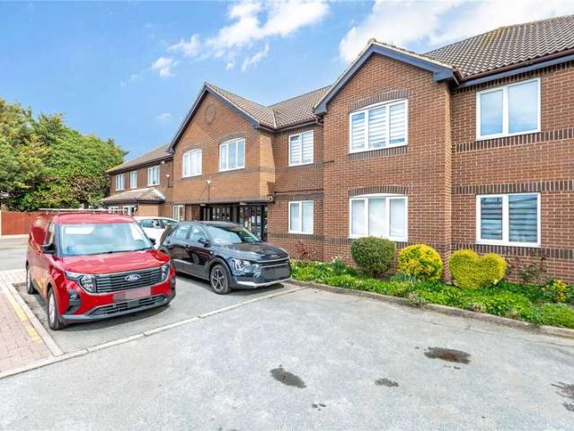 Flat for sale in Little Heath, Greater London