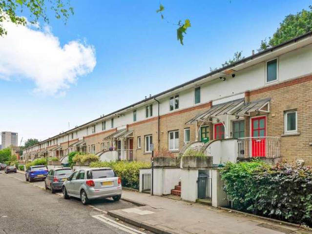 Flat for sale in Kentish Town, Greater London
