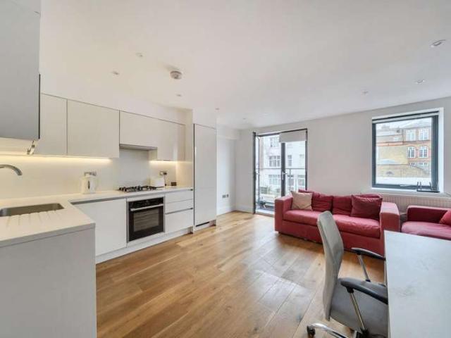 Flat for sale in Holloway, Lower Holloway