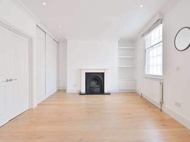 Flat for rent in Soho, Soho