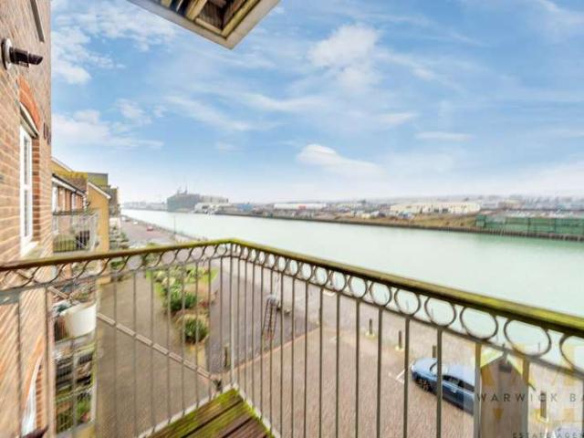Flat for sale in Kingston Buci, Fishersgate
