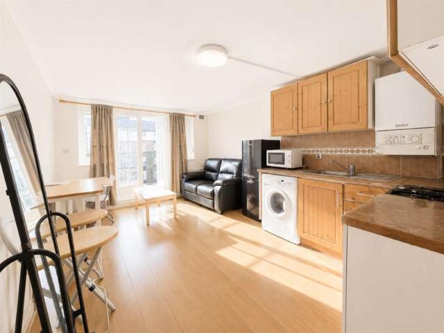 Flat for sale in Somers Town, Greater London
