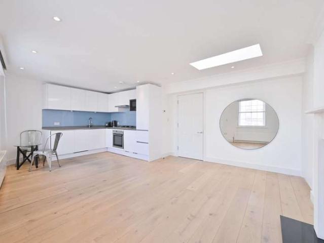 Flat for rent in Soho, Soho