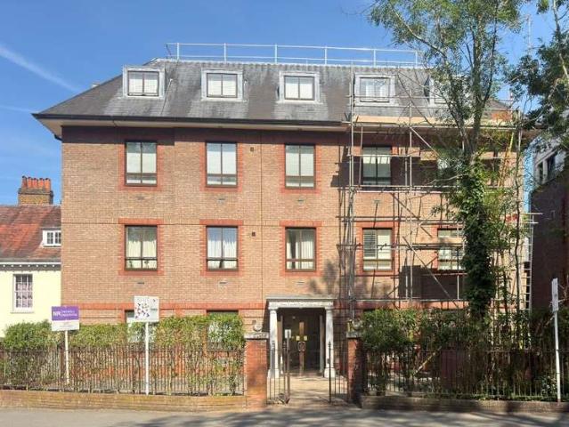 Flat for sale in Woodcote, Epsom